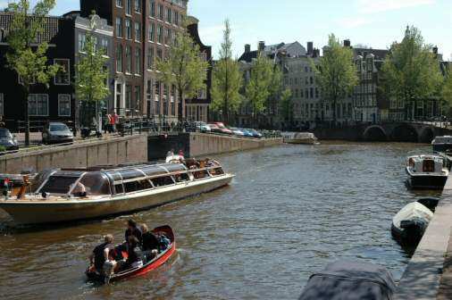 N&aring;r v&aring;ren kommer blir det liv p&aring; de mange kanalene i Amsterdam- Foto: Gaute Nordvik