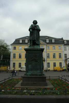 Statue av Beethoven p&aring; M&uuml;nsterplatz - Foto: Gaute Nordvik