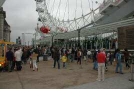 Lange køer foran London Eye - Foto: Gaute Nordvik