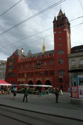 Basel Rathaus med torget i front – Foto: Gaute Nordvik