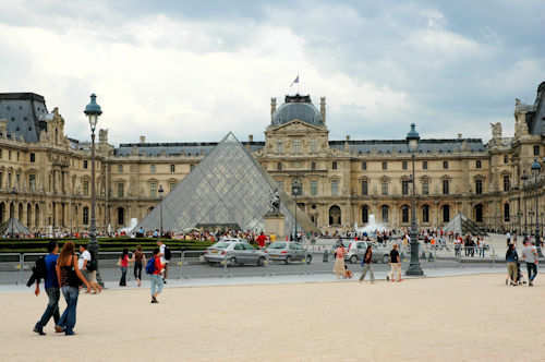 Louvre i Paris