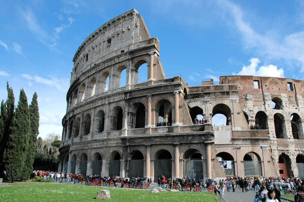 Bilde av utsiden av Colosseum (verdens største amfiteater) i Roma - Foto: Gaute Nordvik
