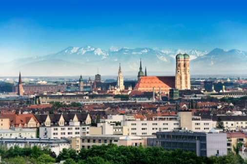 Frauenkirche med sine to karakteristiske tårn er godt synlig i bybildet i München - Foto: iStock